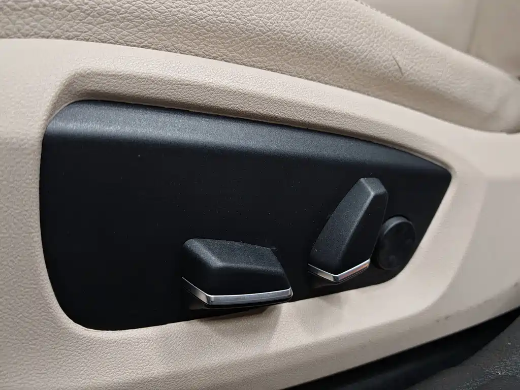 BMW 5 Series 2015 — фото 20