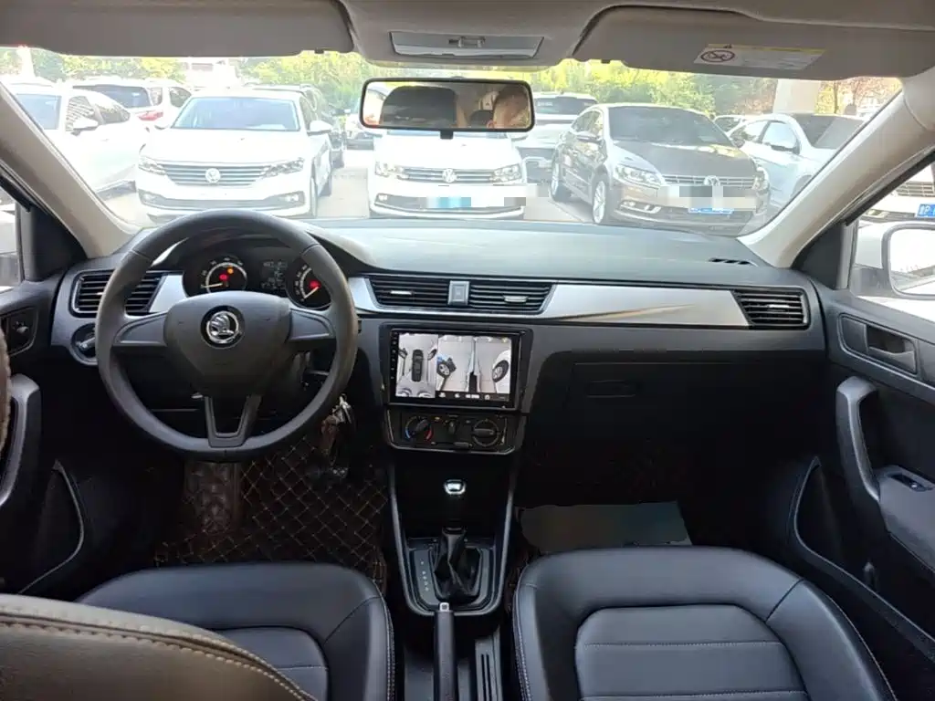 Skoda Rapid Spaceback 2021 — фото 10