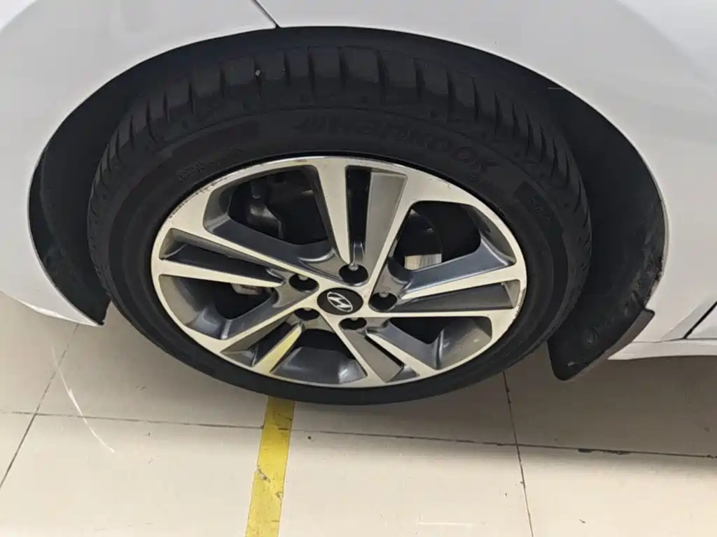 Hyundai Elantra 2018 — фото 23