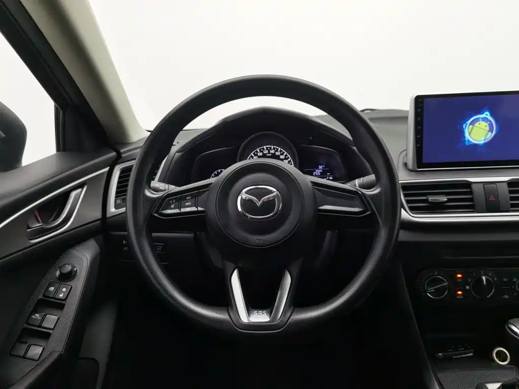 Mazda 3 Axela 2018 — фото 11