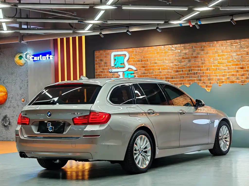 BMW 5 Series 2015 — фото 16