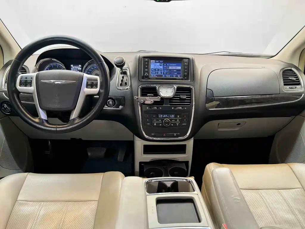 Chrysler Grand Voyager 2015 — фото 4