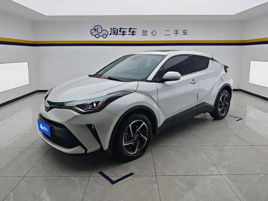 Toyota C-HR 2024 — фото 1