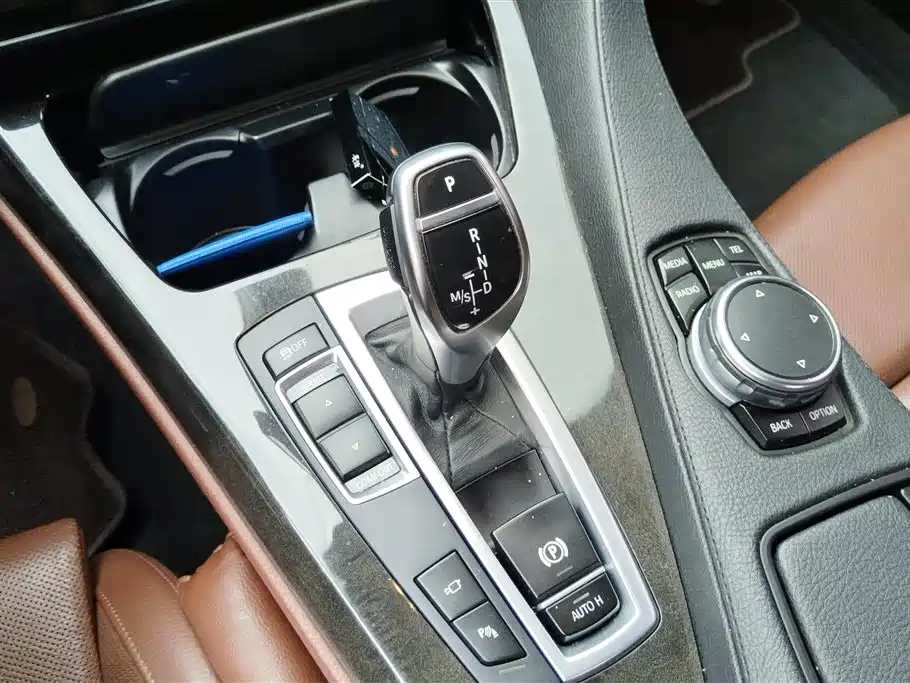 BMW 6 Series 2016 — фото 16