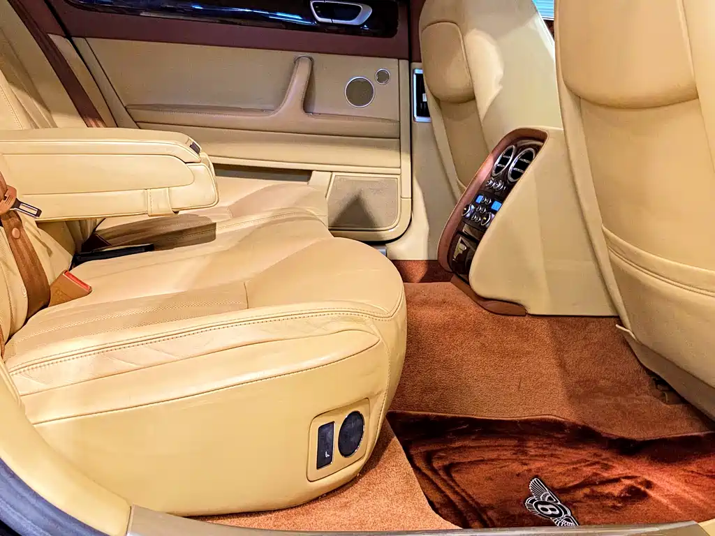 Bentley Flying Spur 2010 — фото 25