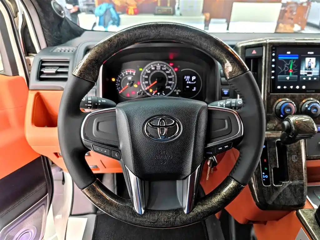 Toyota Hiace 2025 — фото 16