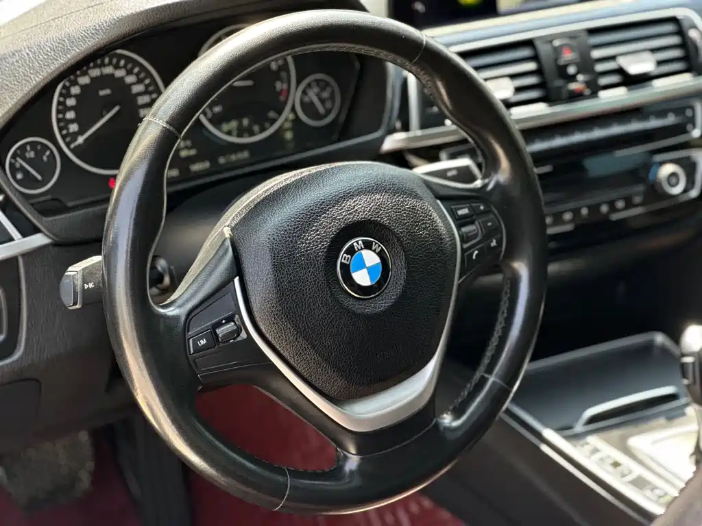BMW 3 Series 2019 — фото 12