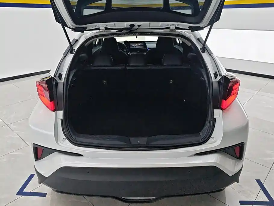 Toyota C-HR 2024 — фото 4