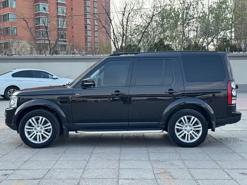 Land Rover Discovery 2016 — фото 11