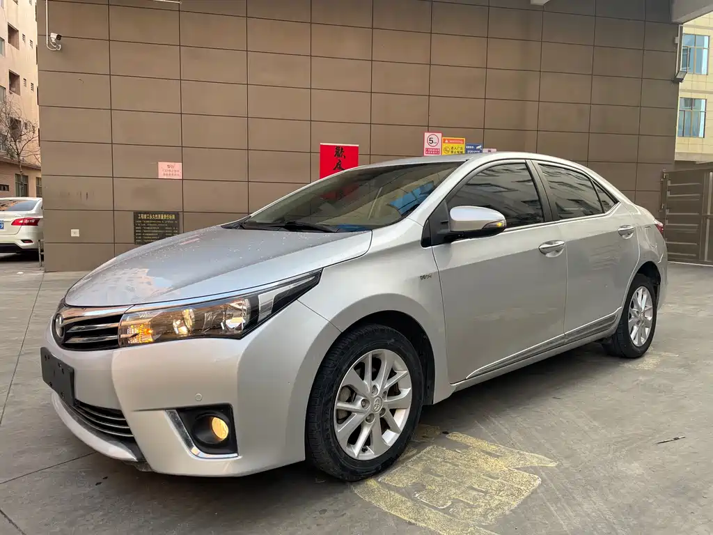 Toyota Corolla 2015 — фото 1