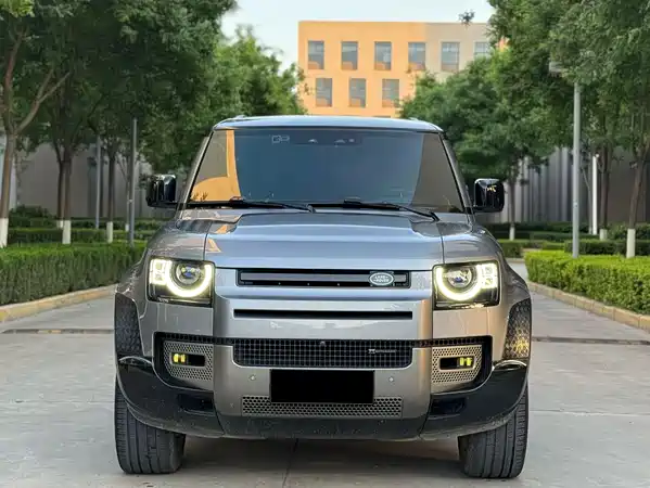 Land Rover Defender 2023