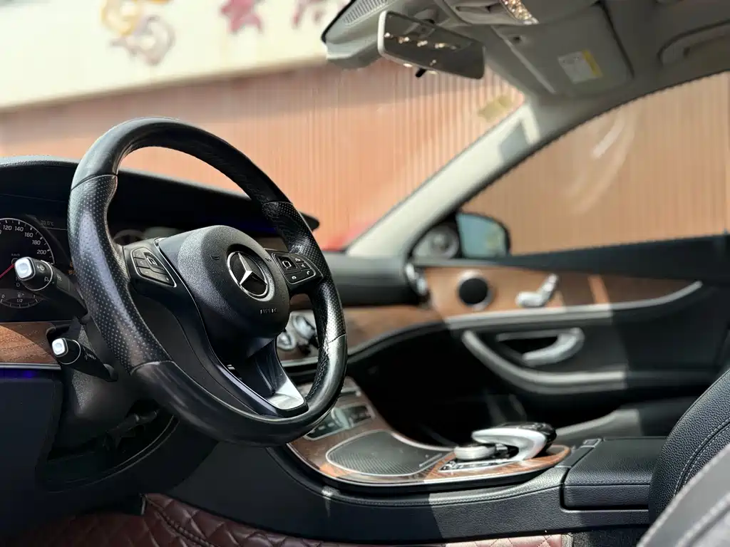 Mercedes-Benz E-Class 2018 — фото 18