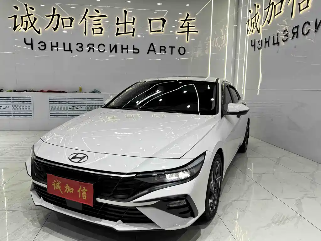 Hyundai Elantra 2024 — фото 1