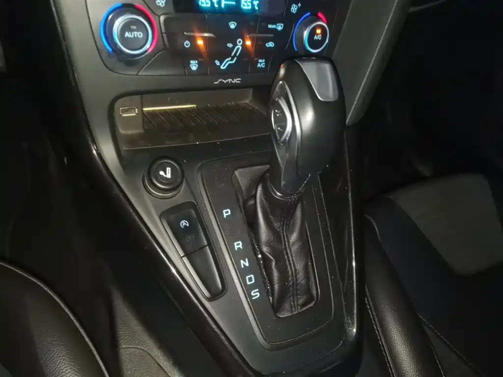 Ford Focus 2016 — фото 14