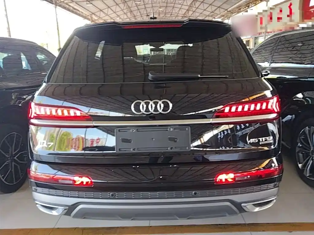 Audi Q7 2021 — фото 6