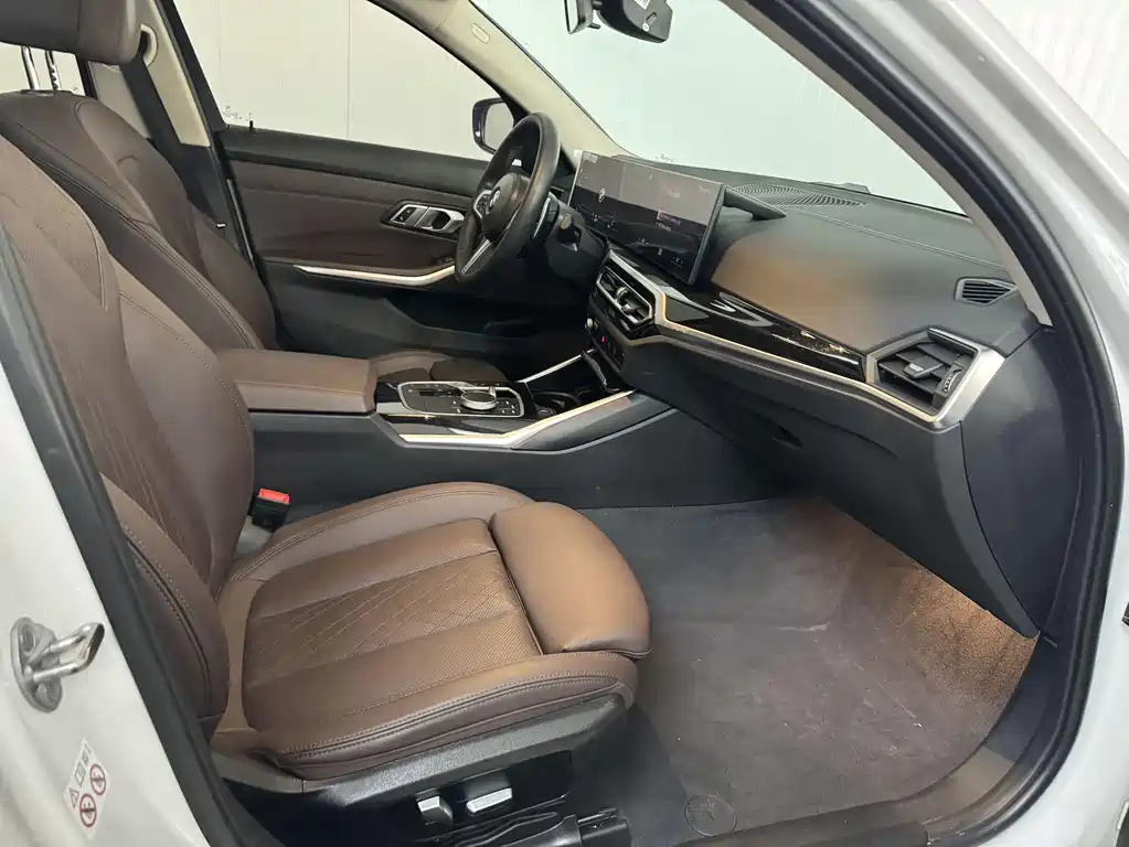 BMW 3 Series 2023 — фото 16