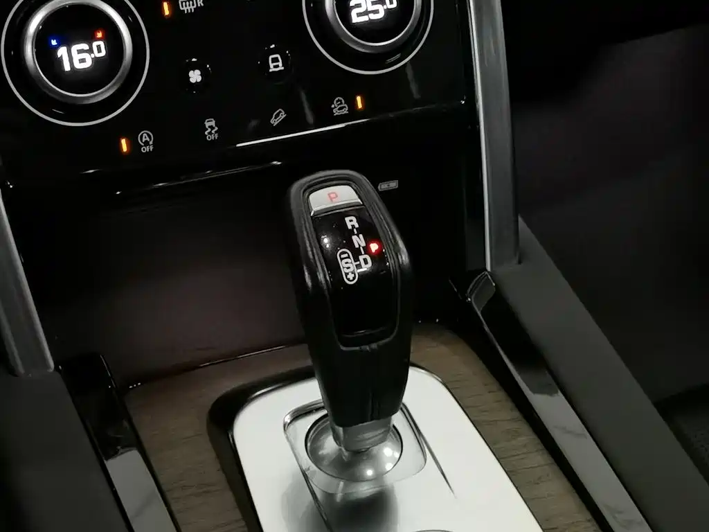 Land Rover Discovery Sport 2020 — фото 13