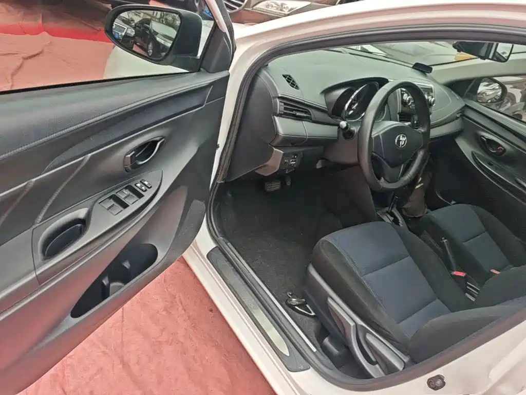 Toyota Yaris L 2018 — фото 16