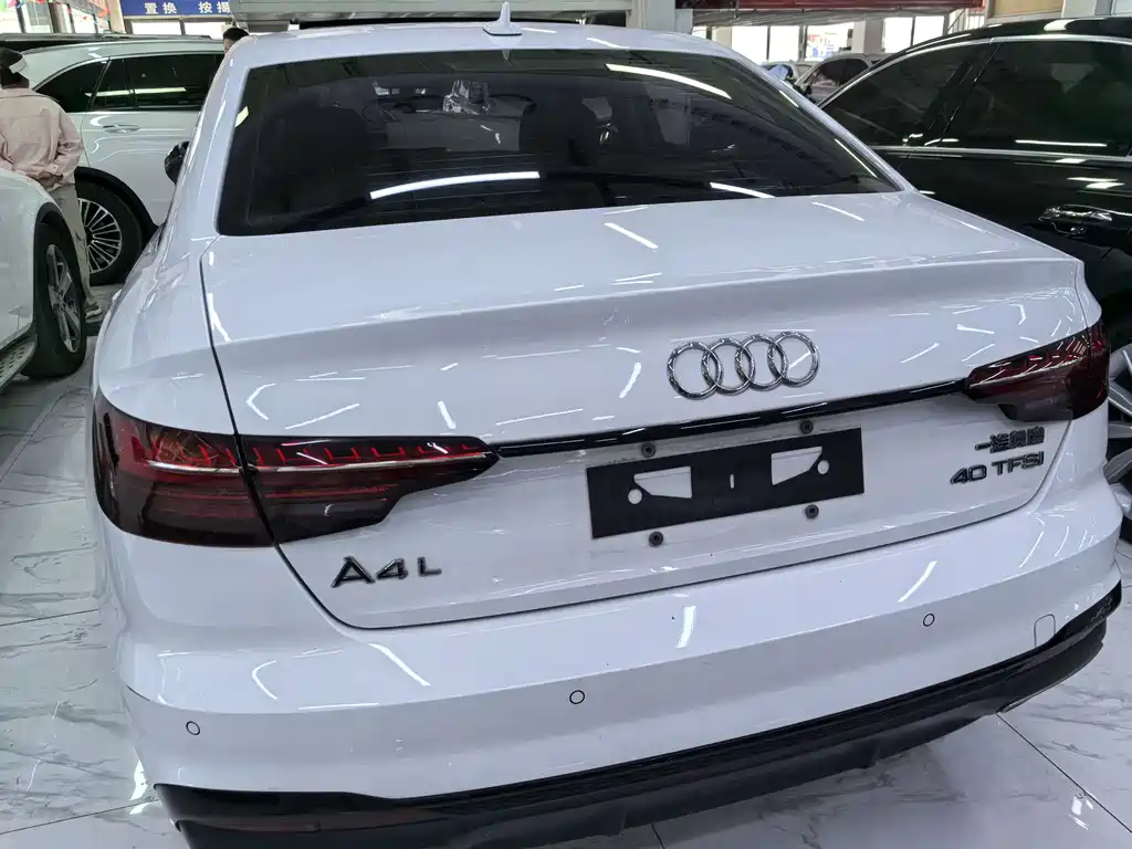 Audi A4L 2022 — фото 5
