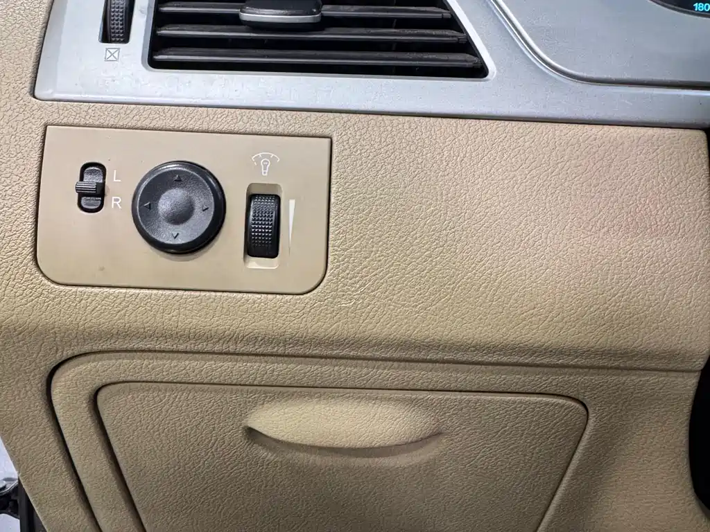 Buick Excelle 2013 — фото 11