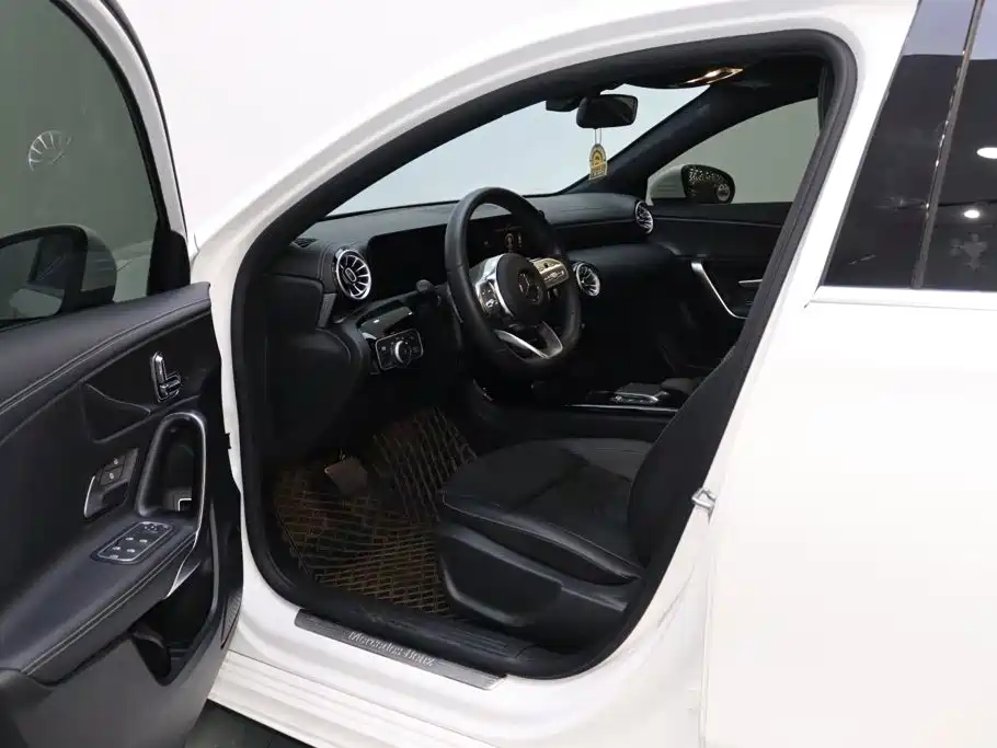 Mercedes-Benz A-Class 2022 — фото 11