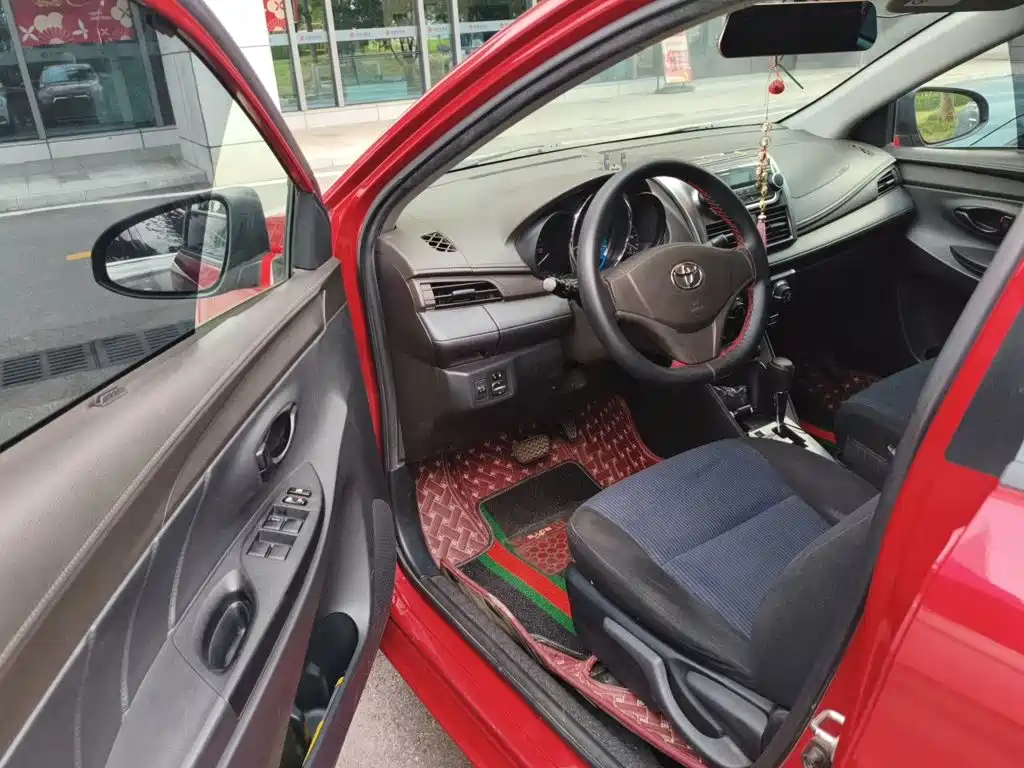 Toyota Yaris L 2014 — фото 12