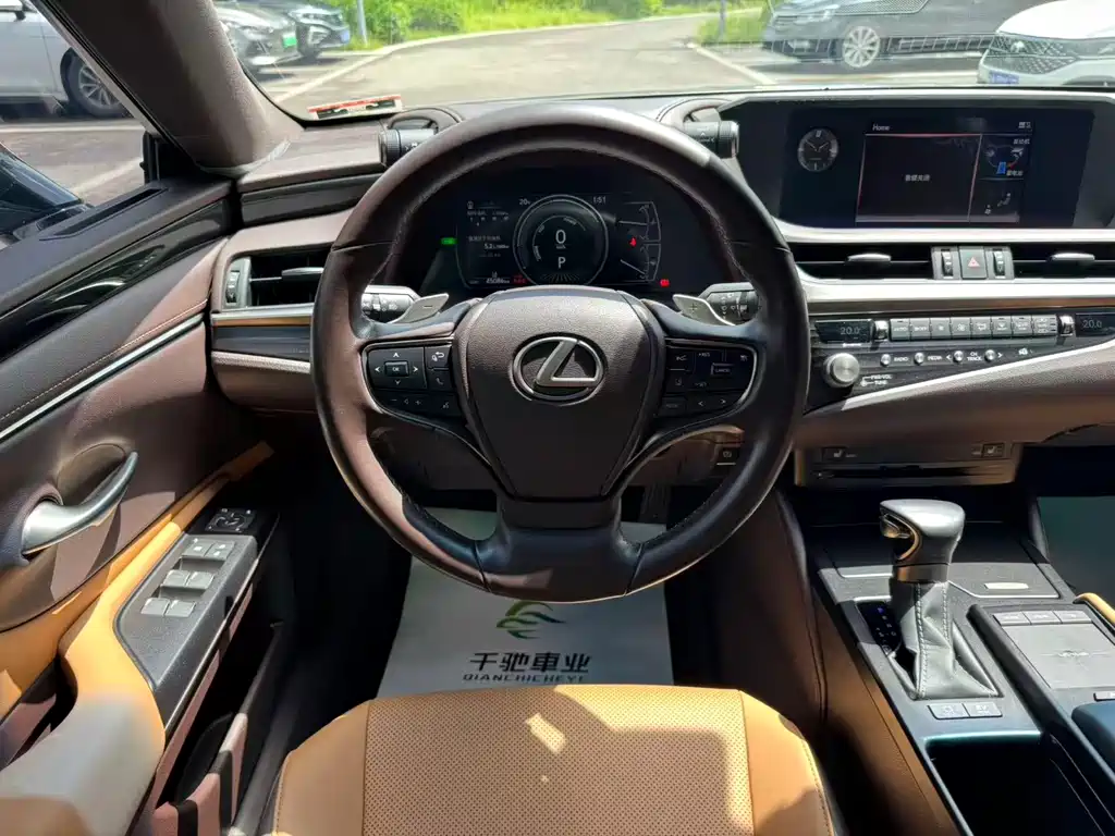 Lexus ES 2020 — фото 14