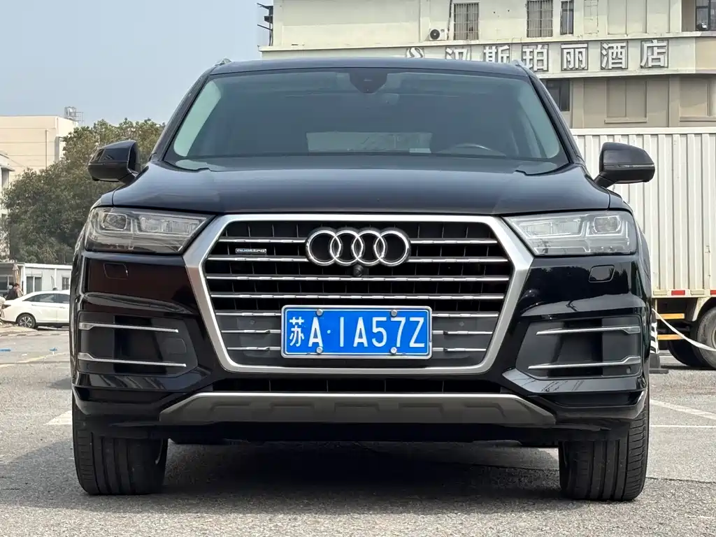 Audi Q7 2019 — фото 1