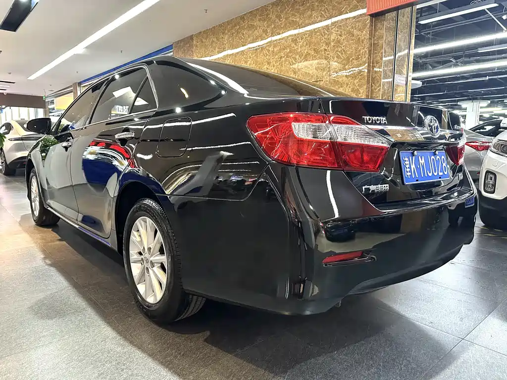 Toyota Camry 2014 — фото 5