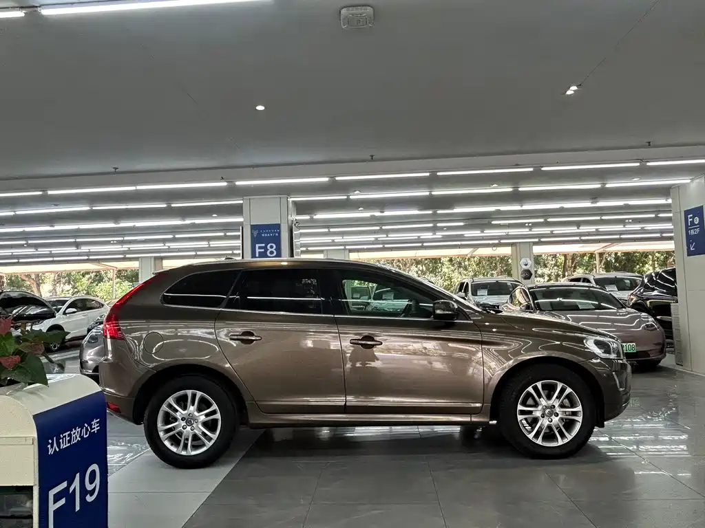 Volvo XC60 2015 — фото 9
