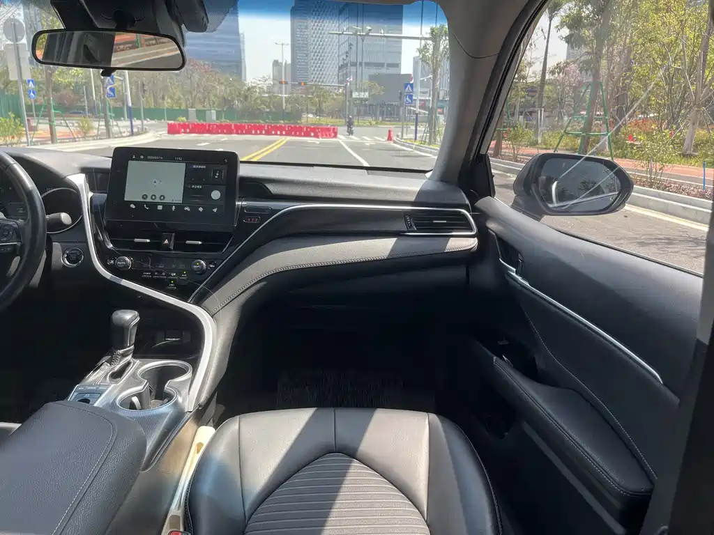 Toyota Camry 2023 — фото 9