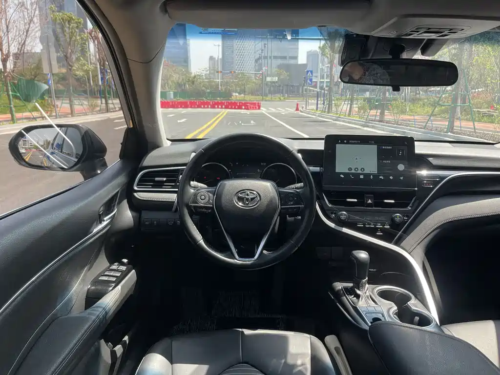 Toyota Camry 2023 — фото 13