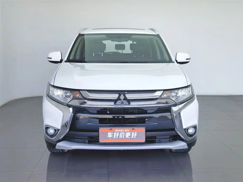Mitsubishi Outlander 2018 — фото 3