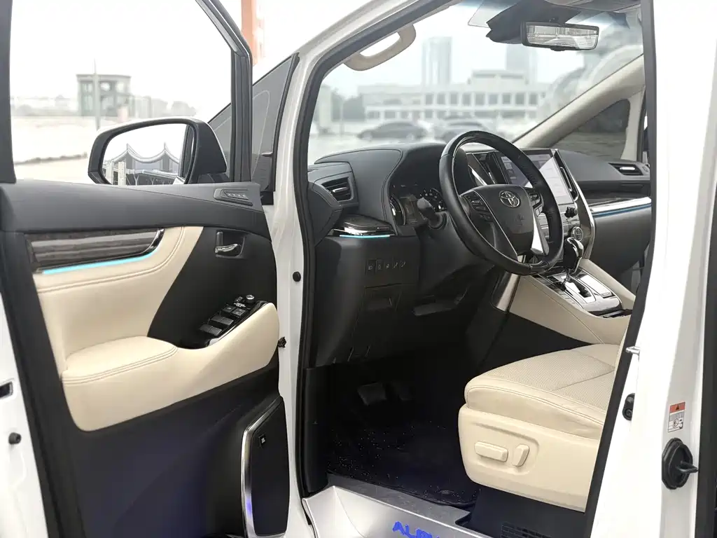 Toyota Alphard 2023 — фото 5