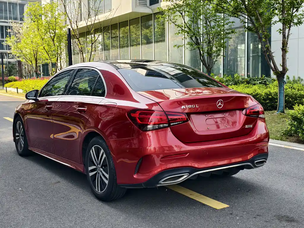 Mercedes-Benz A-Class 2019 — фото 12