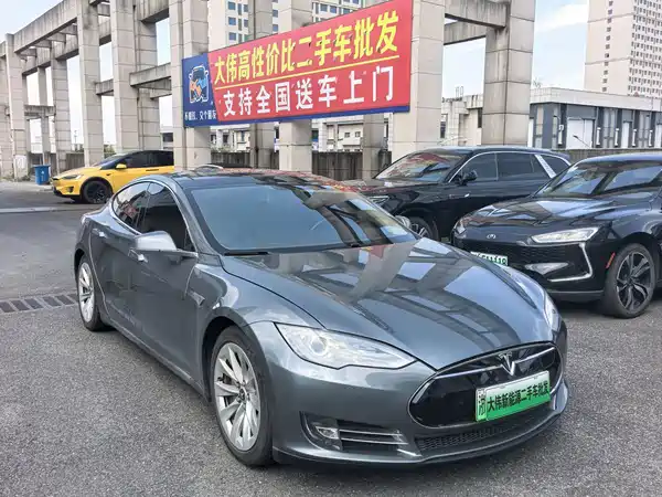 Tesla Model S 2014