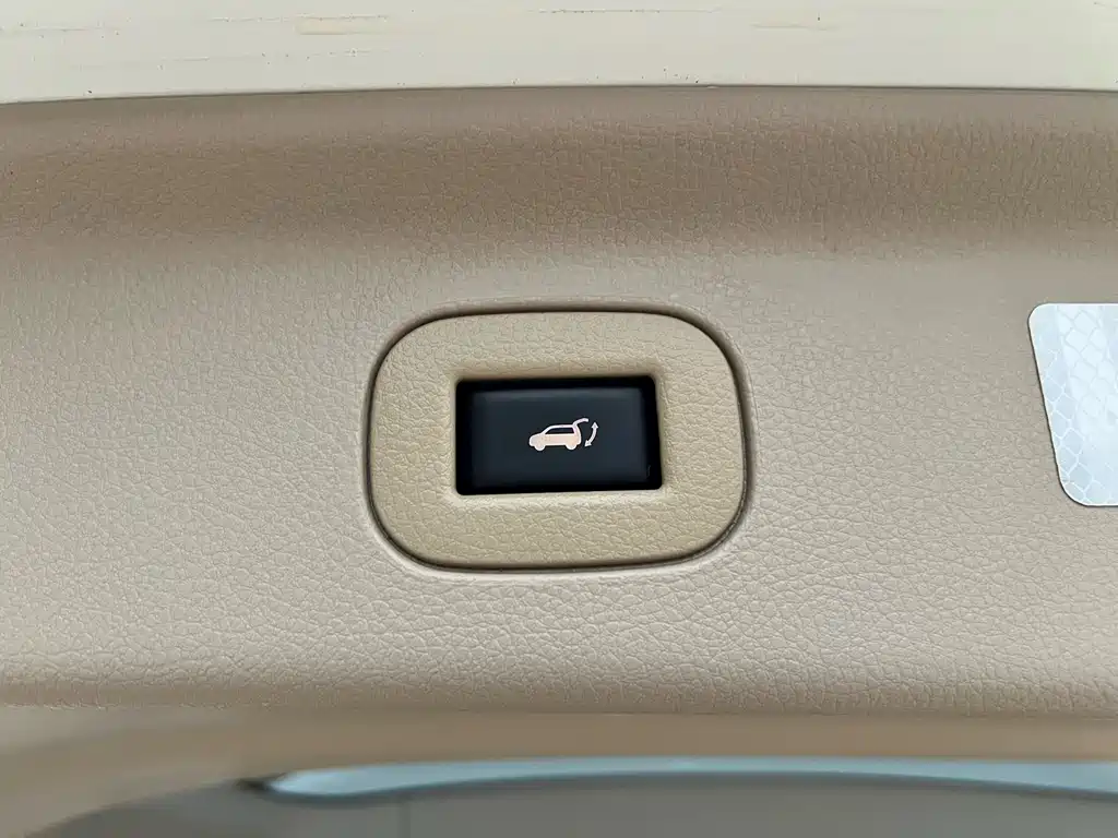 Nissan Quest 2014 — фото 17