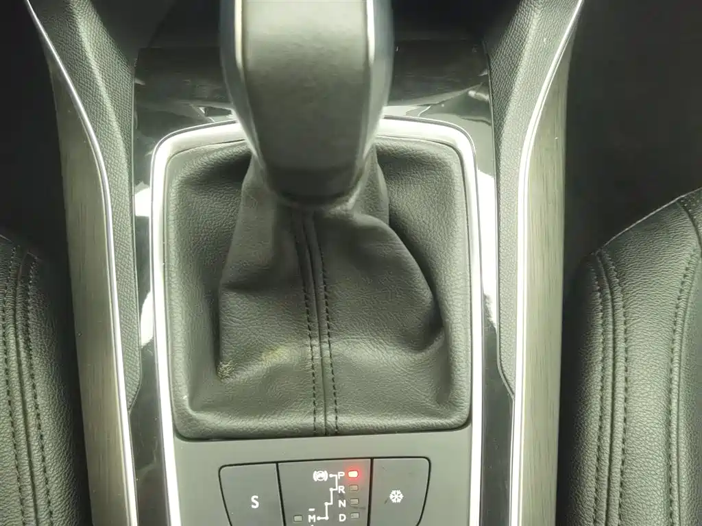 Peugeot 408 2016 — фото 13