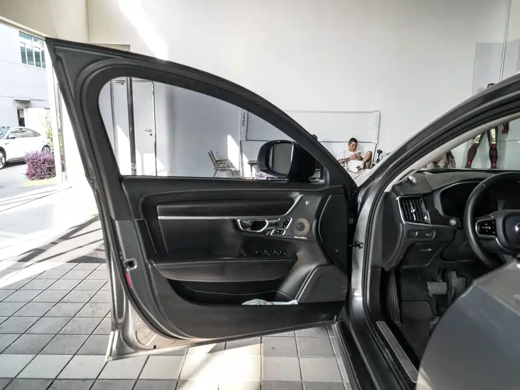 Volvo V90 2017 — фото 9