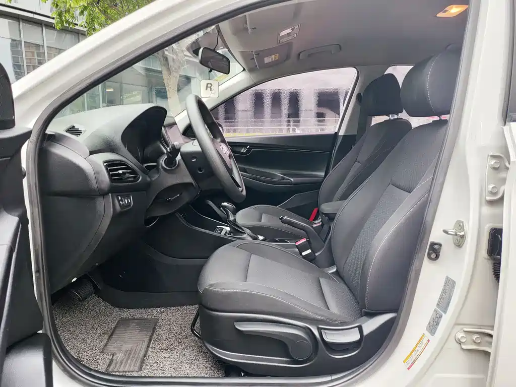 Hyundai Elantra 2018 — фото 9