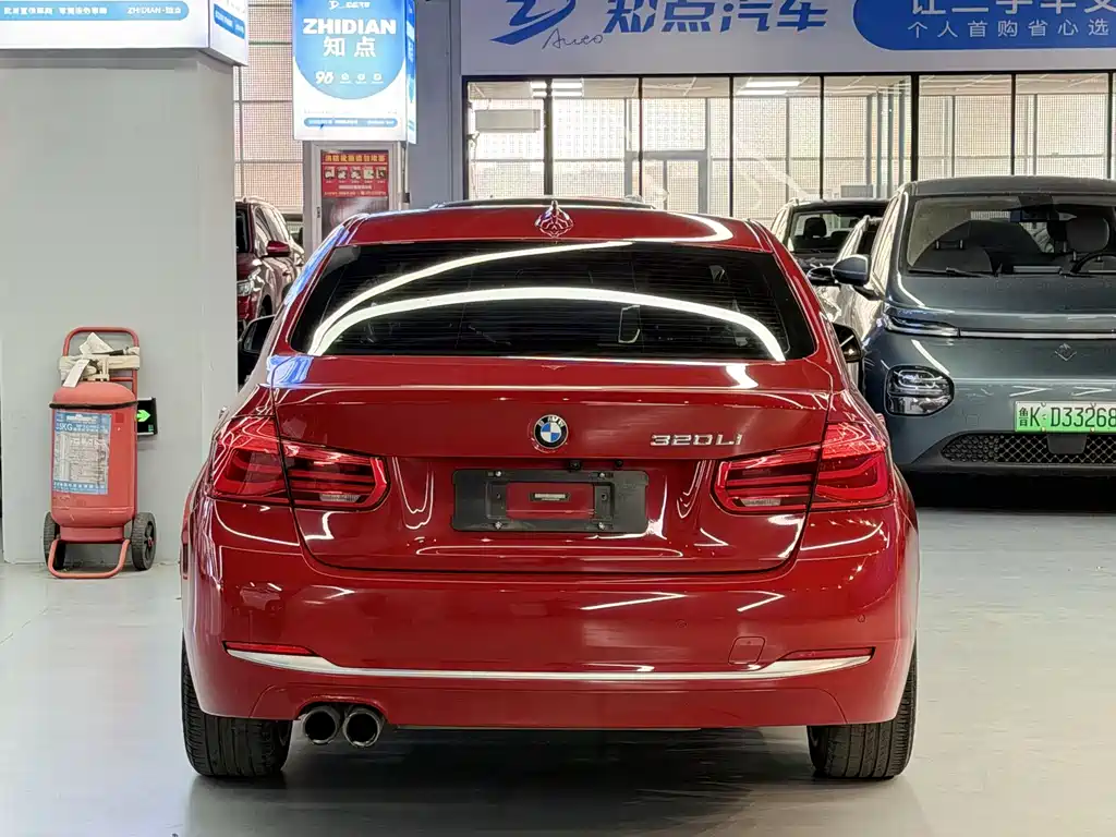 BMW 3 Series 2019 — фото 23