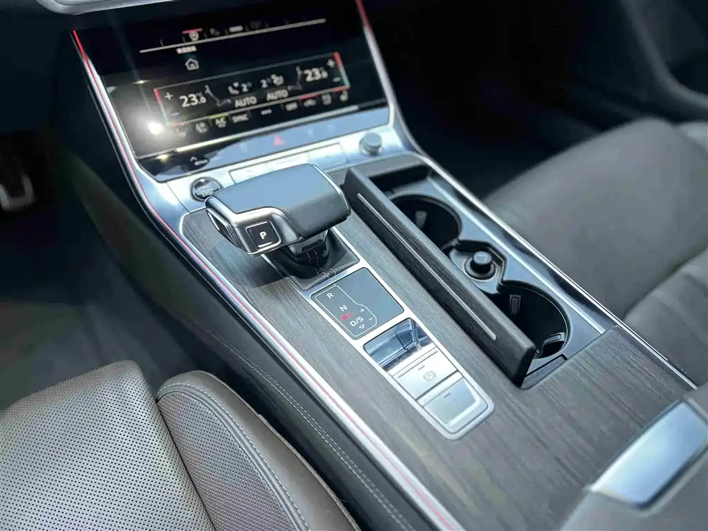 Audi A7L 2022 — фото 9