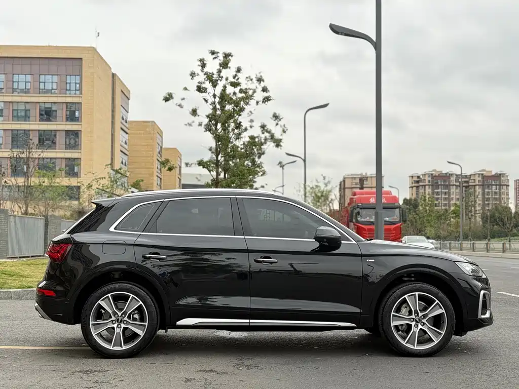 Audi Q5L 2023 — фото 4
