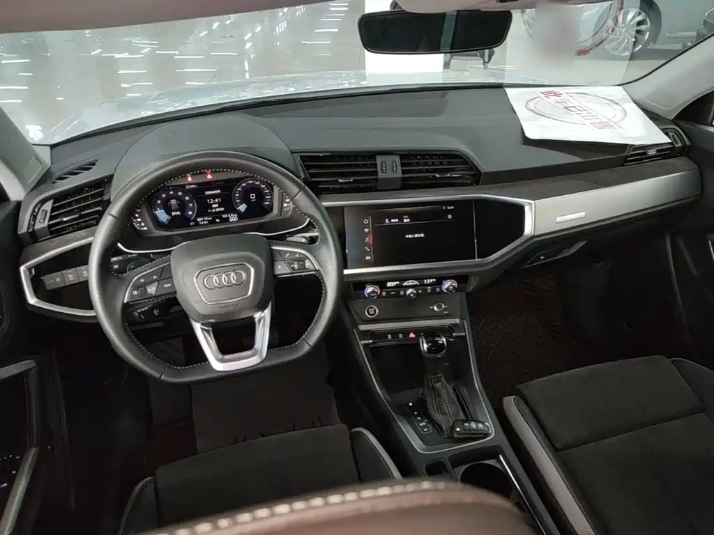 Audi Q3 2021 — фото 10
