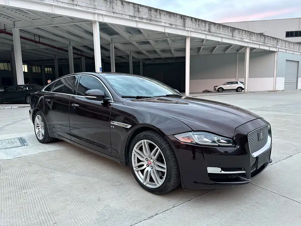 Jaguar XJ 2018 — фото 3