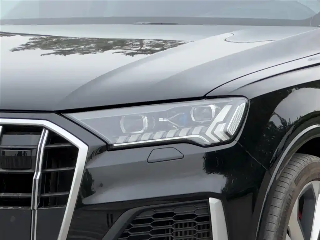 Audi Q7 2023 — фото 3