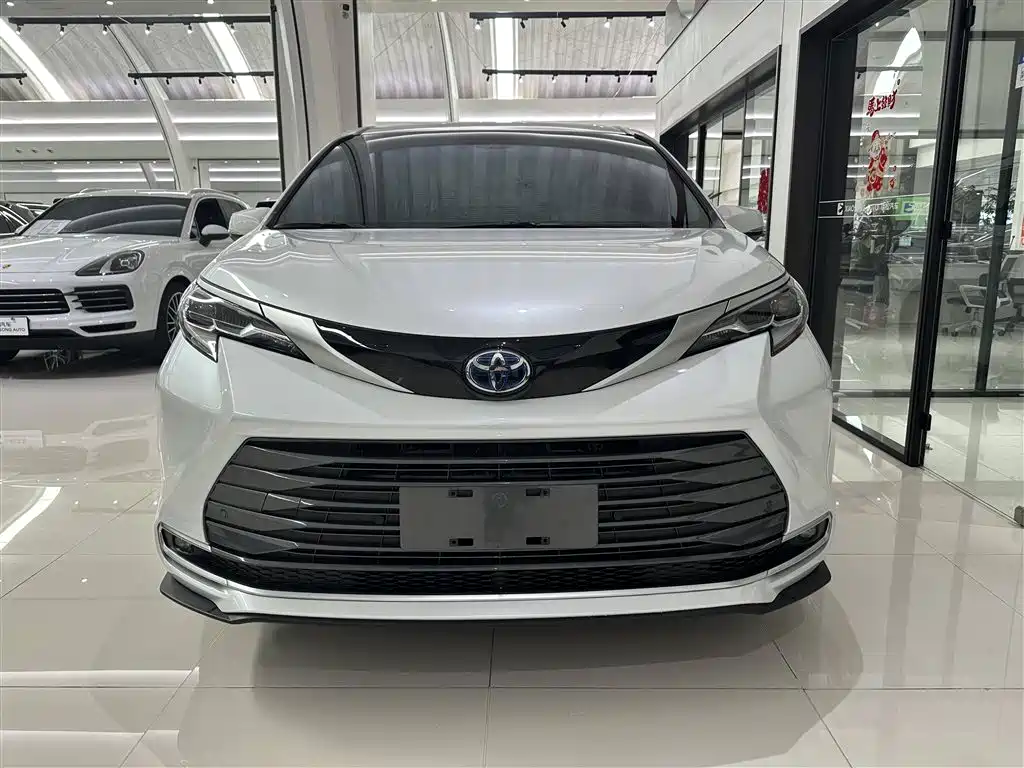 Toyota Sienna 2023 — фото 2