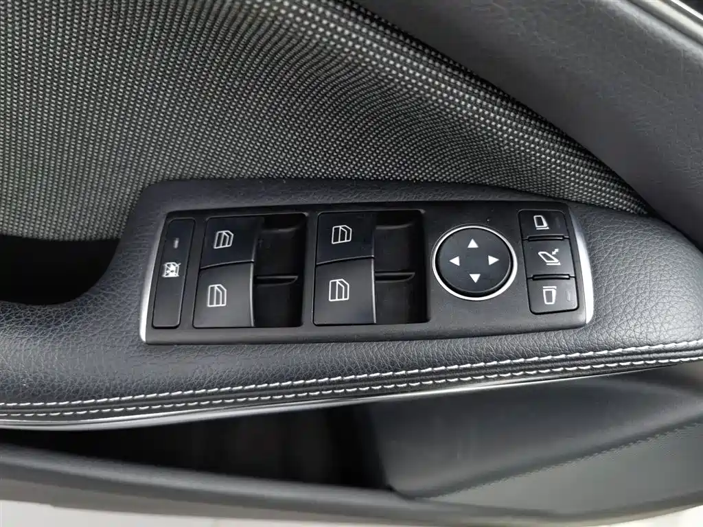 Mercedes-Benz A-Class 2018 — фото 9