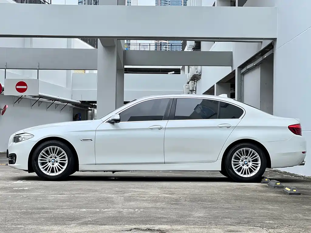 BMW 5 Series 2016 — фото 3