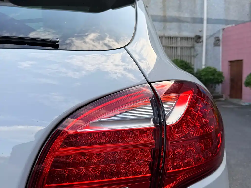 Porsche Cayenne 2015 — фото 14